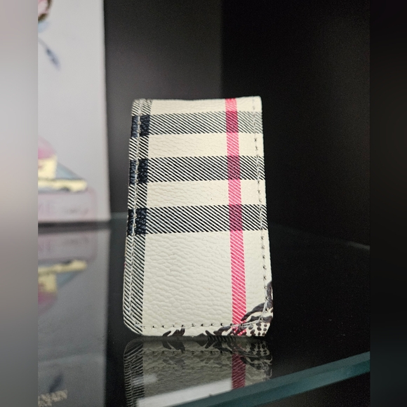 Magnetic Card / bill Holder - Picture 3 of 4